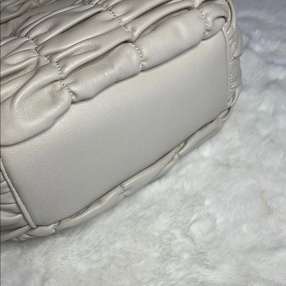 Juicy Couture- Cream Quilted Handbag with Gold Accents & Key chain - Picture 8 of 15